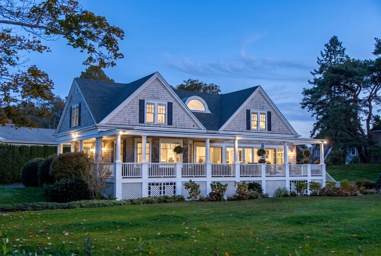 Day-to-twilight exterior at dusk